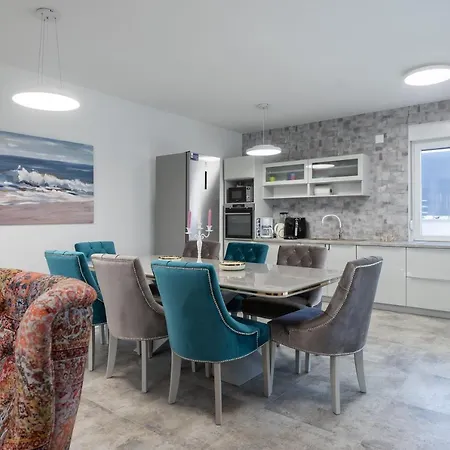 Marta By Belmont Realty Villa *