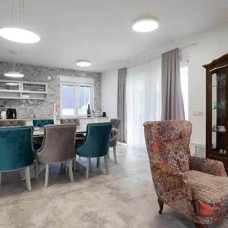 Marta By Belmont Realty Villa *