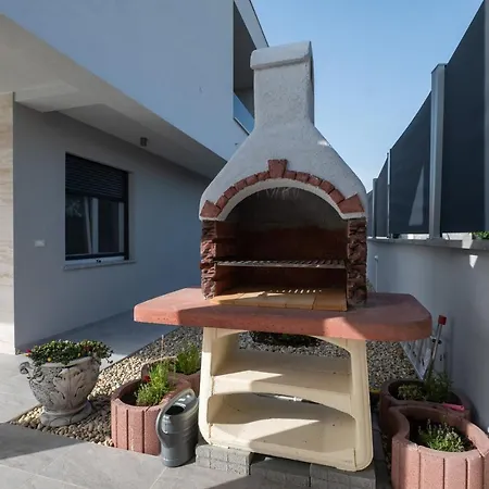 Marta By Belmont Realty * Sukosan