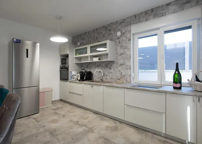 Villa Marta Sukošan